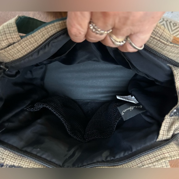 Eddie Bauer Shoulderbag. Kelly Green poly w/nylon inner. Trimmed flannel plaid - Picture 2 of 7